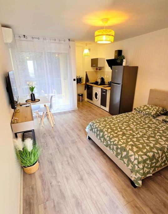 Elegant Studio Les Tourtereaux Saint-Denis Bagian luar foto